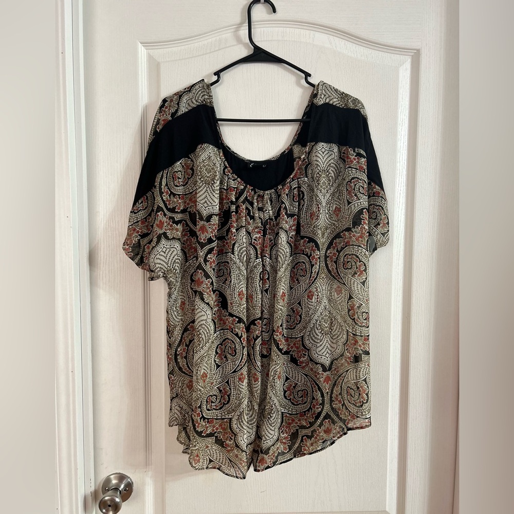 Simply Emma Black and Beige Boho Blouse Size 2X. 1715